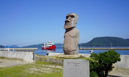 女木島のモアイ像